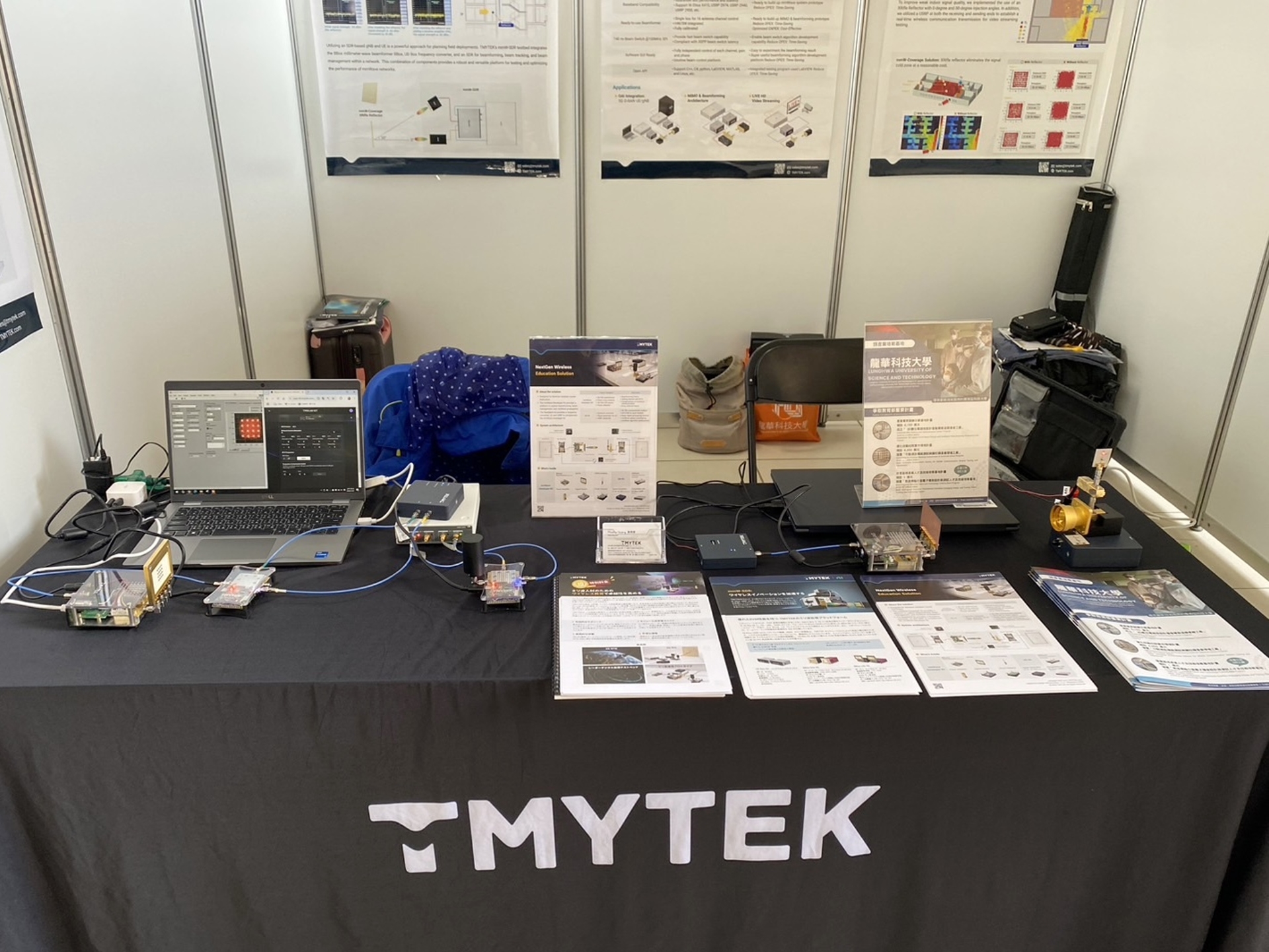 龍華科大攜手稜研科技、平心資通，師生團隊自行設計的陣列天線及整流器，實現毫米波頻段無線電力傳輸相關應用。