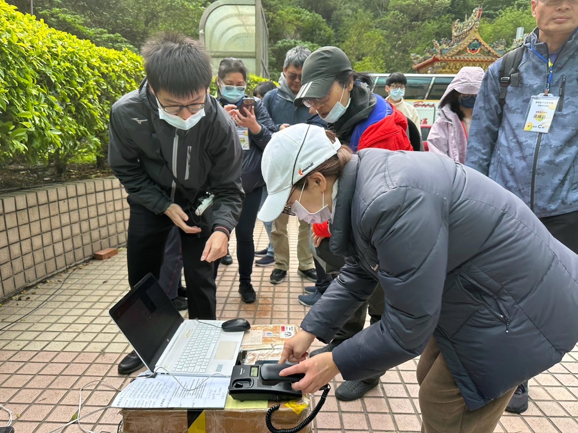產業新手村見學團學員參加銥衛星追星競賽等體驗活動。