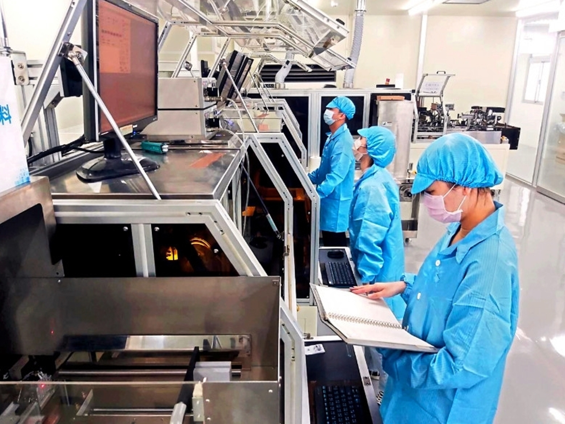 龍華科大培育產業實務人才，建置智慧實作場域，學子實作機會多。