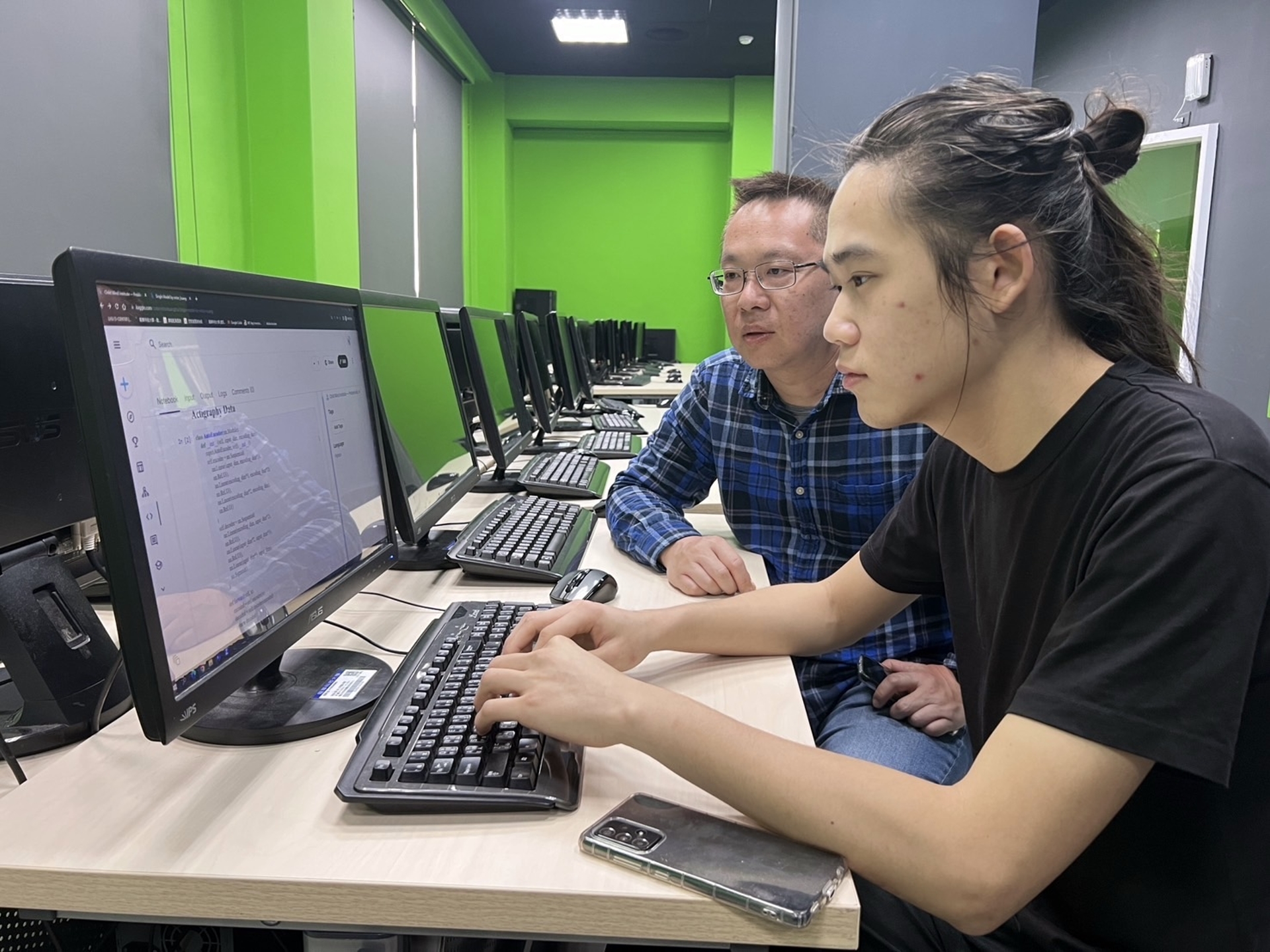 龍華科大智慧機器人技優領航專班學生匡立恆，跨校選修人工智慧聯盟學程。