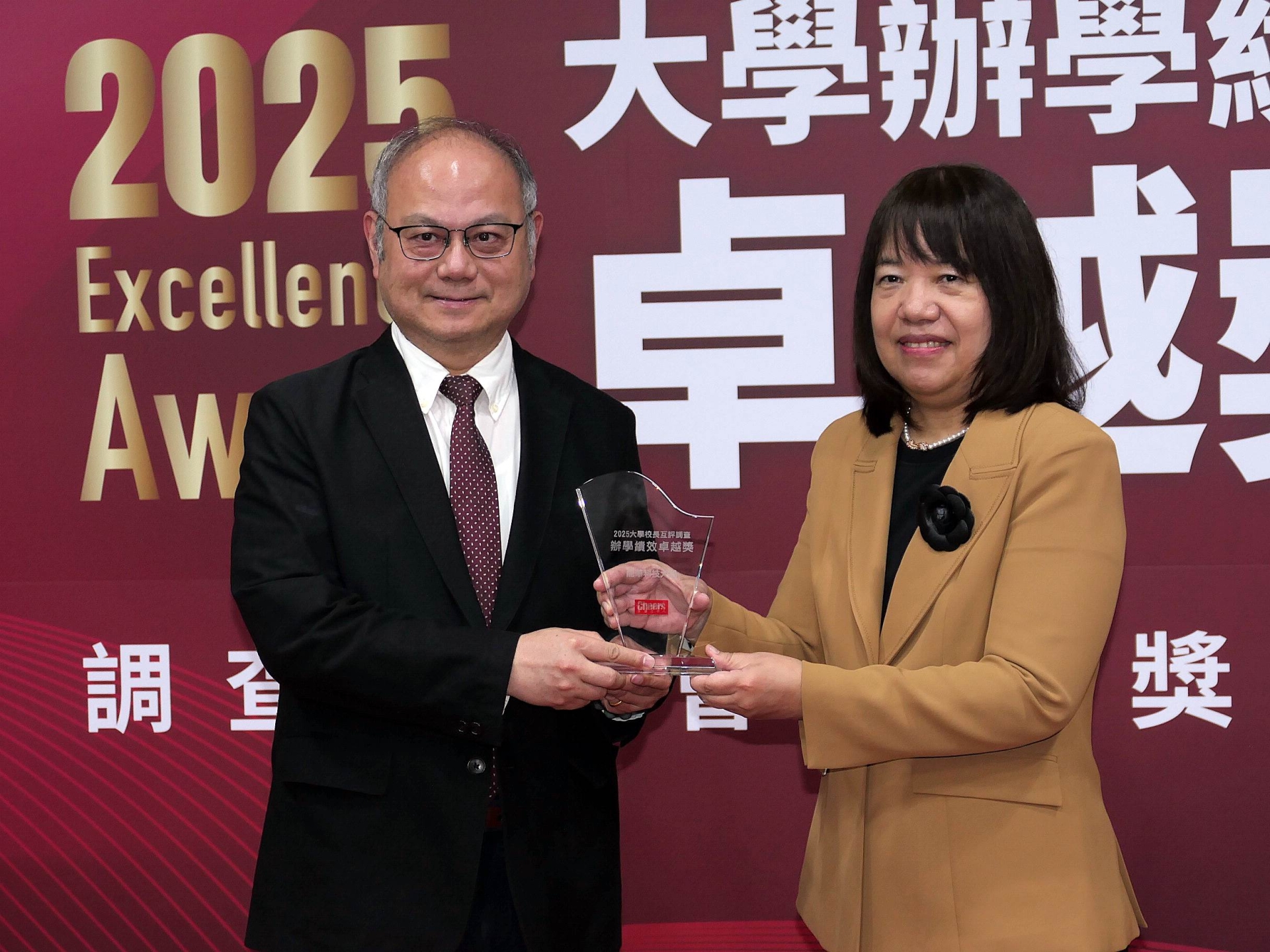 大學辦學績效成長調查，龍華科大連續8度入選，蟬聯全國科大第一名。