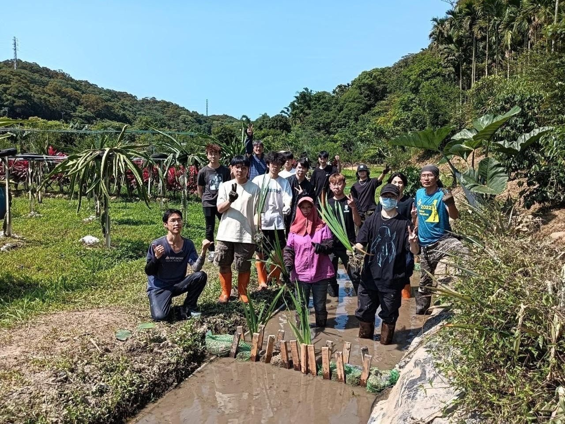 龍華科大USR計畫邀集社區民眾參與螢火蟲棲地復育，「螢」造美麗家園。