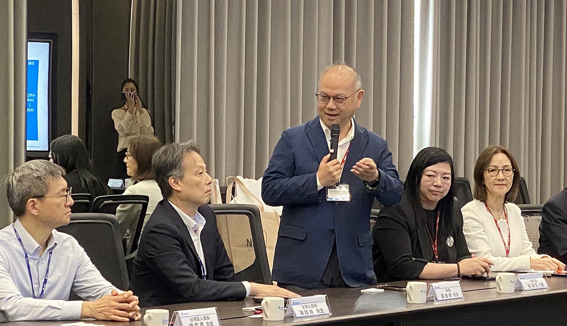 龍華科大推動AI與ESG整合教育，透過台達電等企業合作，深化跨領域實作與產業鏈接。