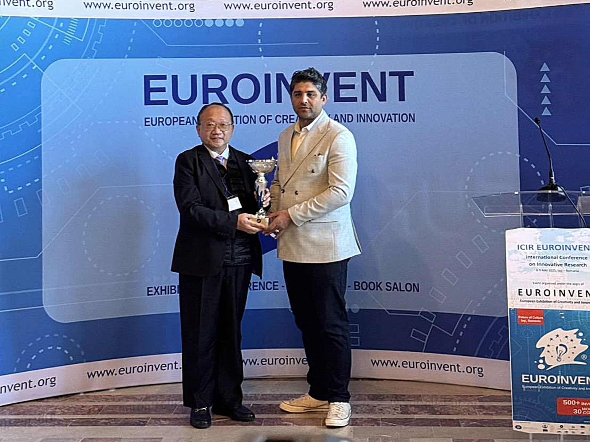 龍華科大林宗新副教授師生團隊，參加2025羅馬尼亞國際創新發明展獲金牌及特別獎。