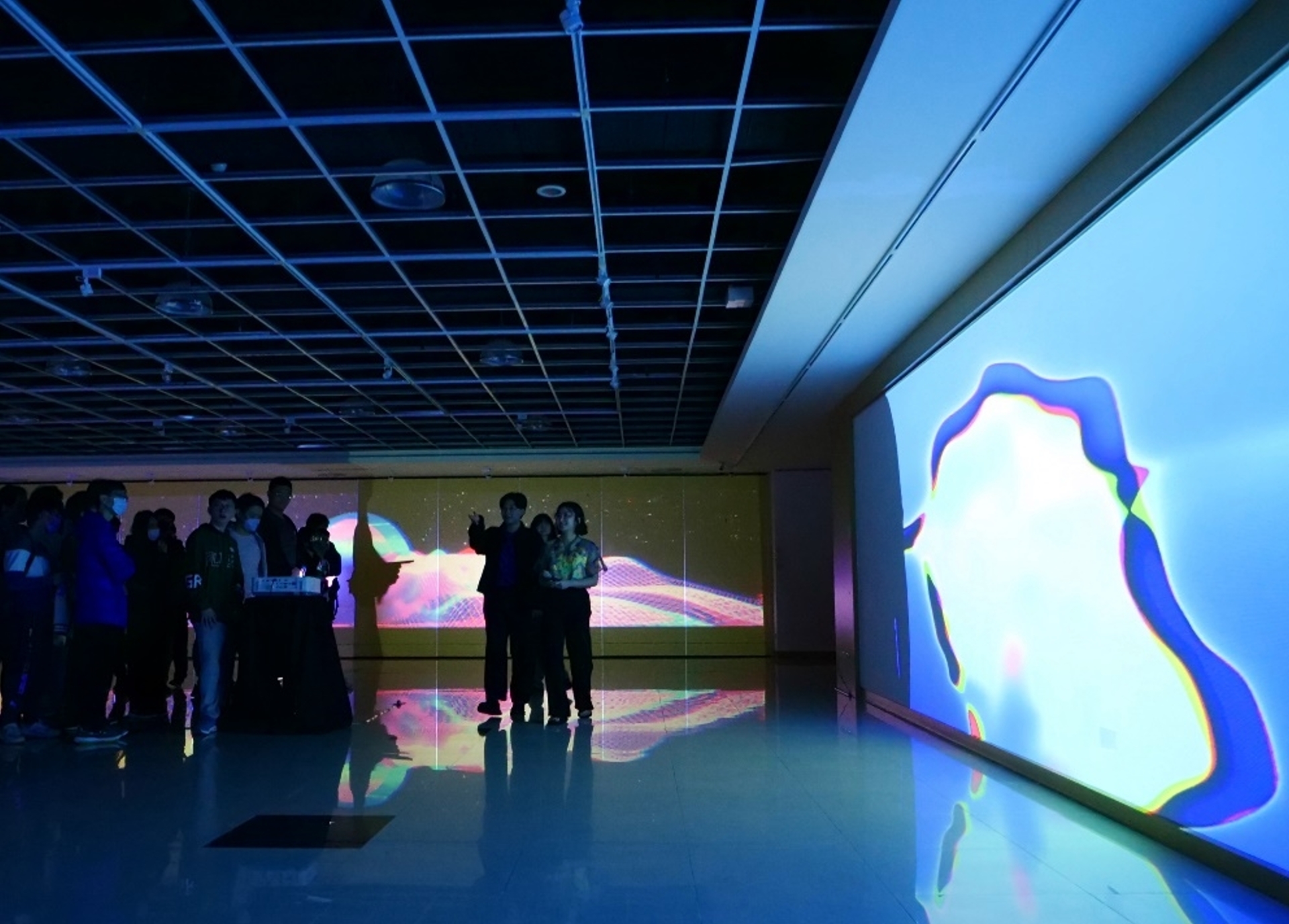 龍華科大邀韓藝術家策展，流光未來互動藝術重新定義人類與數位的連結。