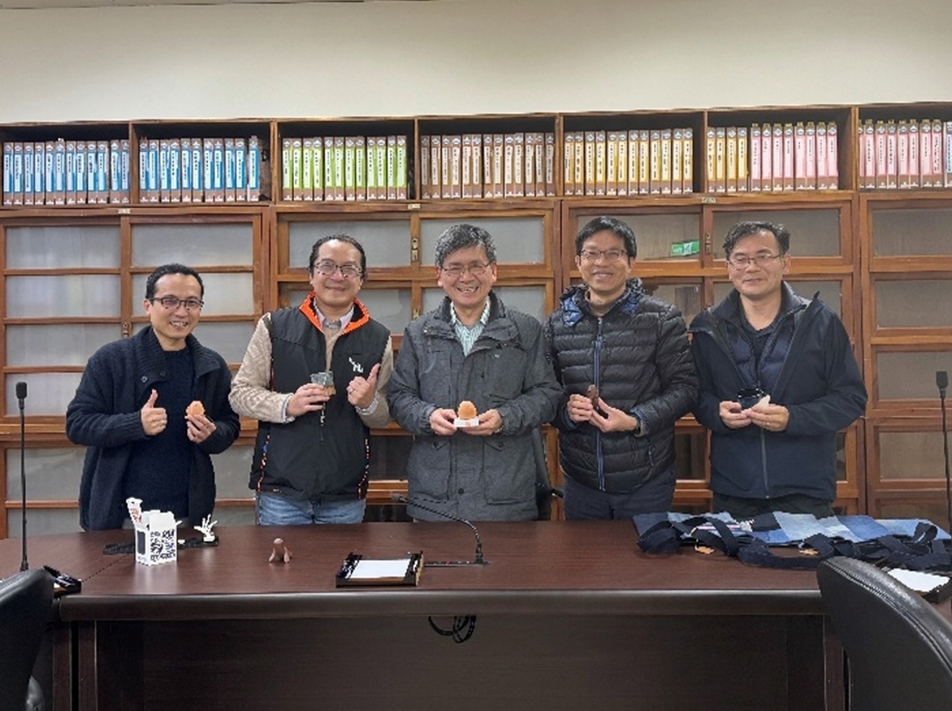 龍華科大攜手海洋大學，USR創新珊瑚復育低碳技術，打造海洋永續新篇章。