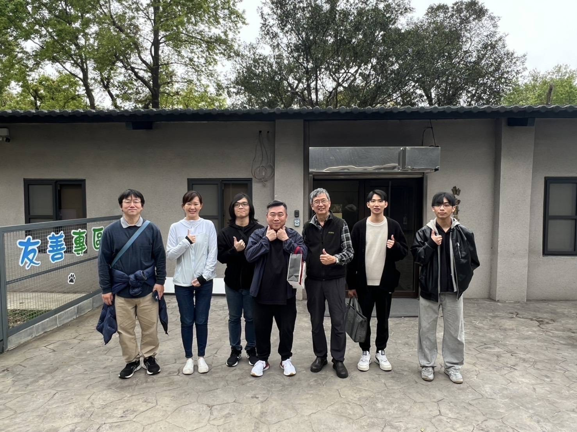 毛焦點團隊赴桃市南昌動物保護教育園區和園區人員交流寵物友善理念與作法。