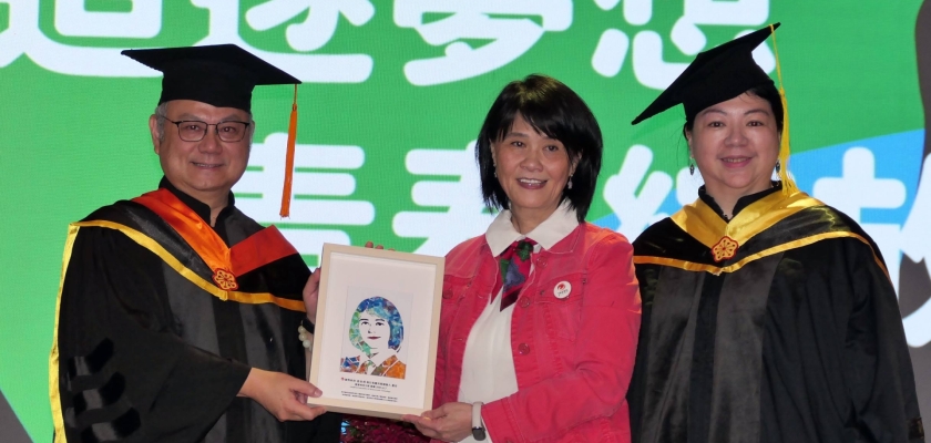 趨勢科技執行長陳怡樺致詞勉學子擁抱自由意識，善用AI發揮所學。