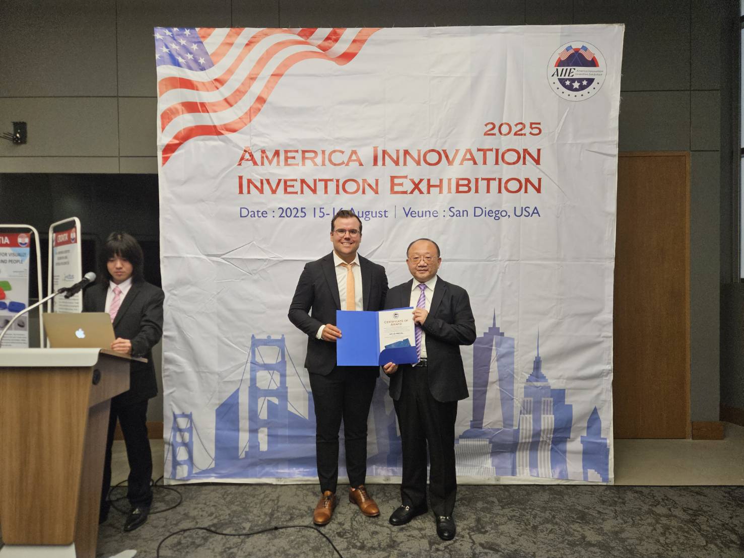 龍華科大林宗新師生團隊，參加美國創新發明展榮獲金牌獎殊榮。