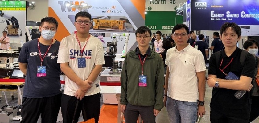 龍華科大機械系沈志陽老師與研究生周禹廷於台灣智慧自動化與機器人協會（TAIROA）產學合作專區。