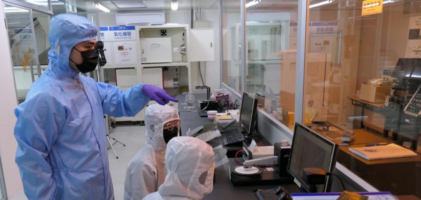 龍華科技大學新設半導體製程及封裝測試中心，強化實務教學能量，培育半導體產業即戰力人才。