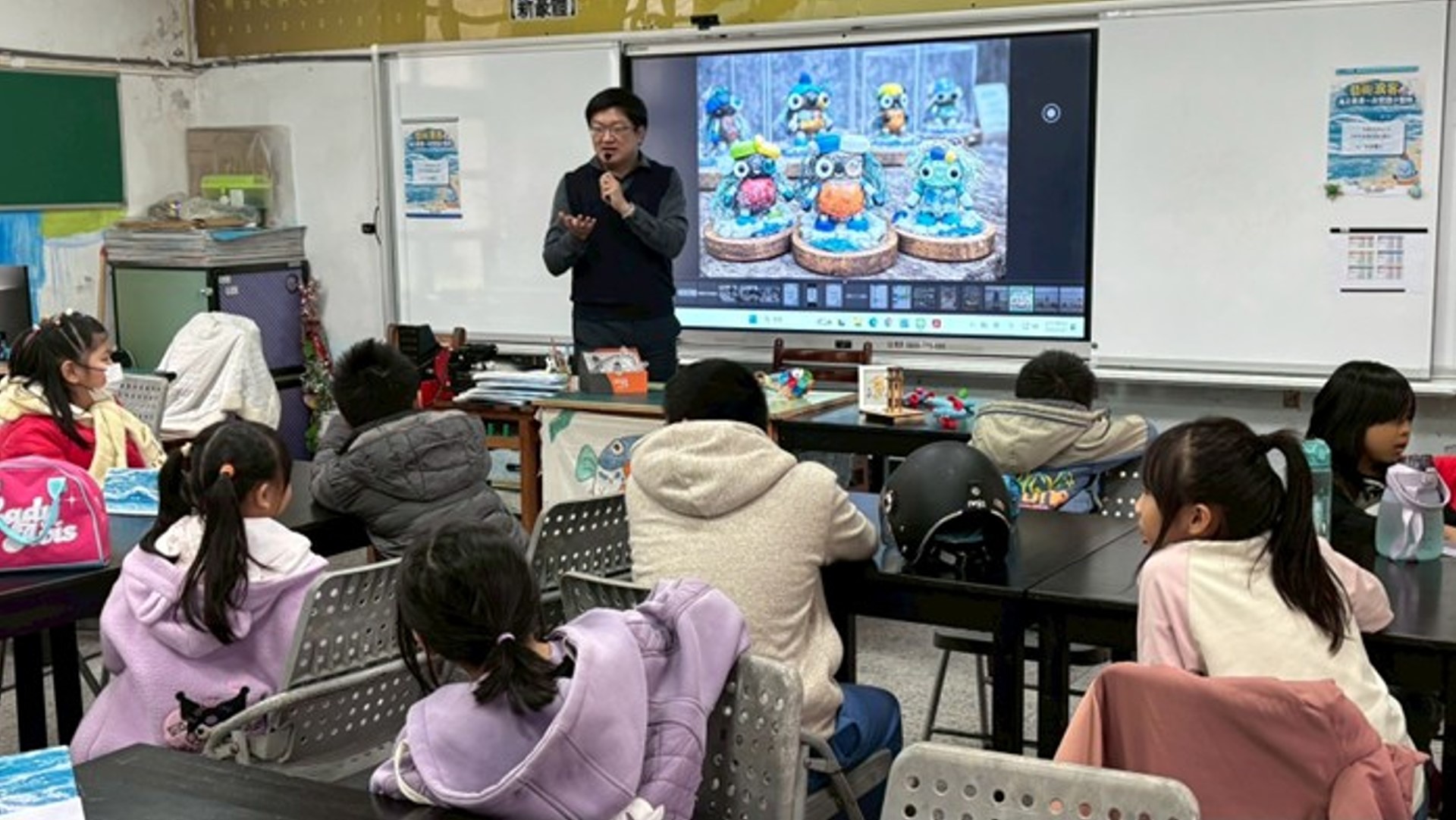 活動開始前，教師向學員說明任務內容與學習重點。