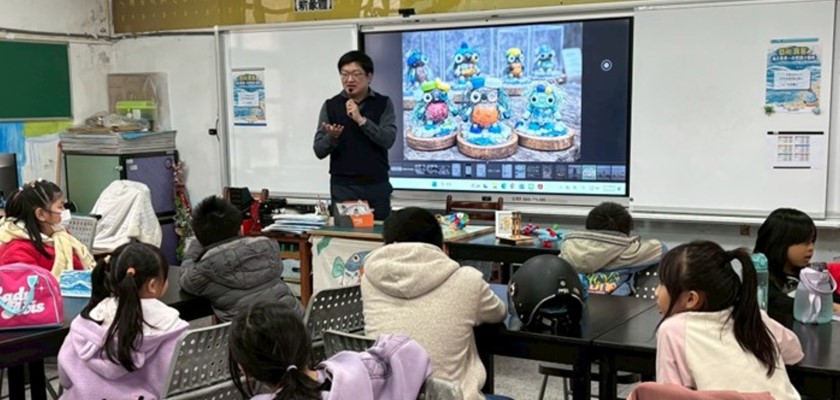 活動開始前，教師向學員說明任務內容與學習重點。