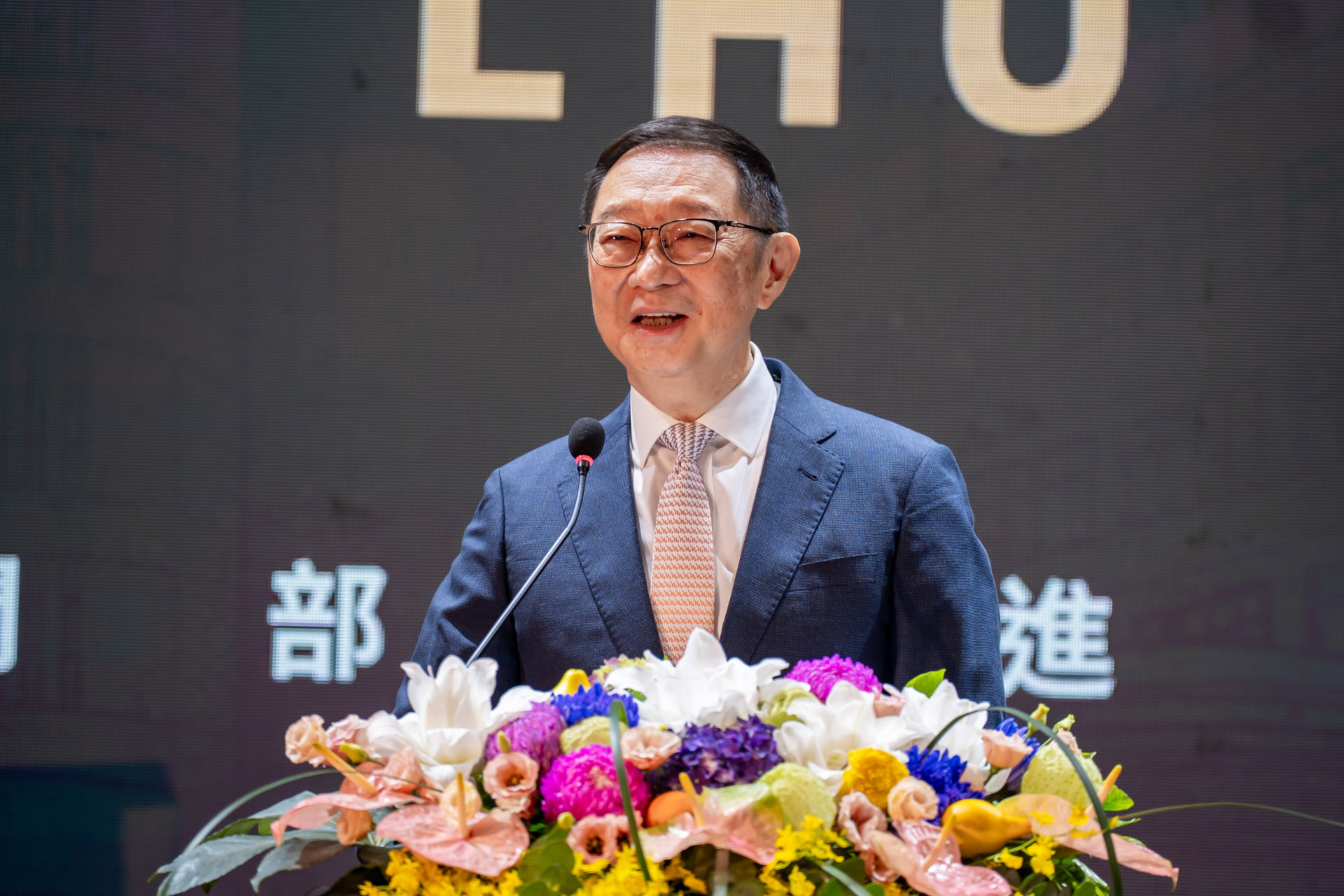 孫道亨董事長勉勵畢業生堅守良善初心，培養同理心與責任感，成為兼具專業能力與人文素養的人才。