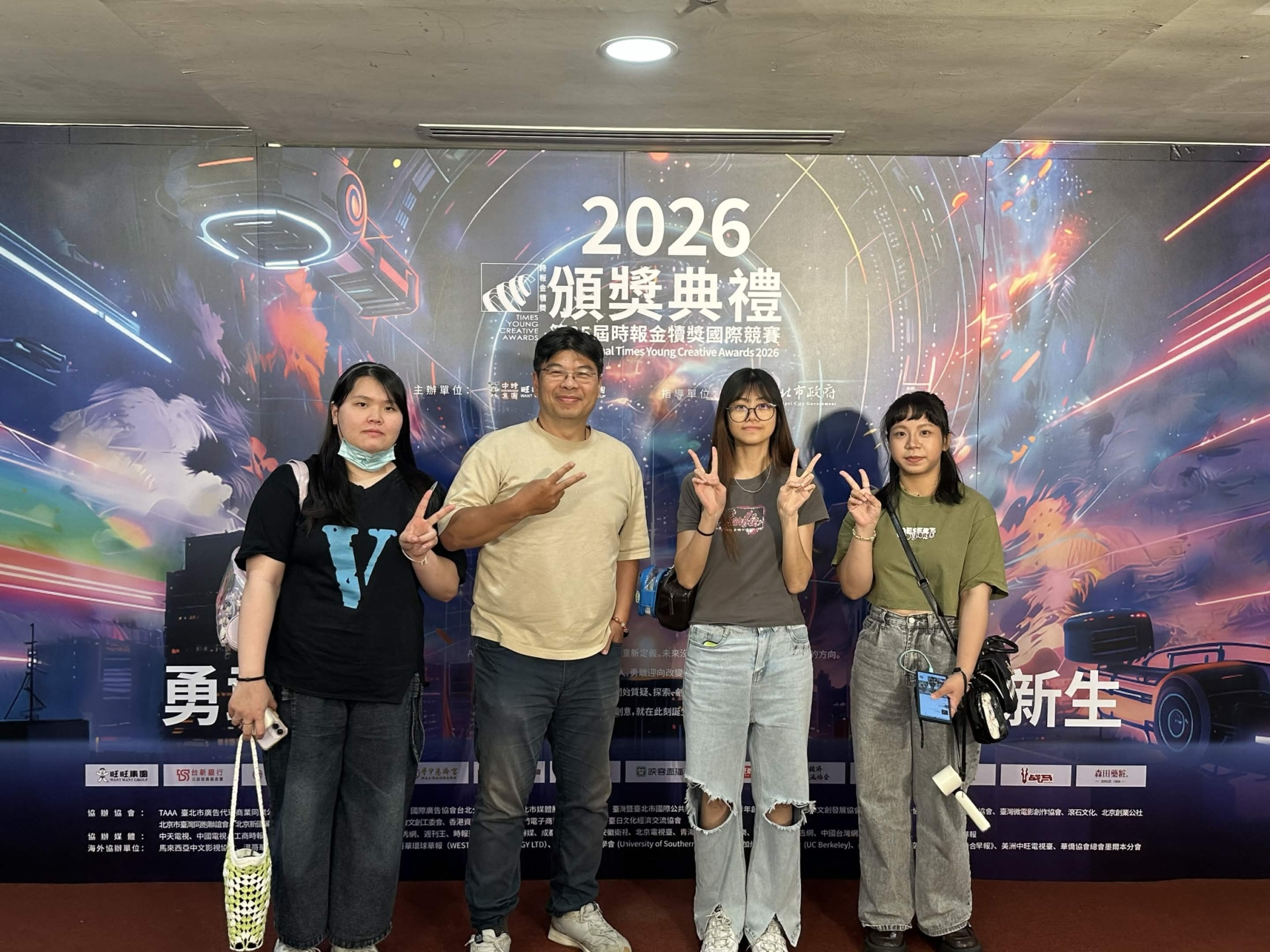 圖：龍華科大多媒體系參加時報金犢獎國際競賽，影視、產品、平面三類全獲獎。（龍華科技大學提供）